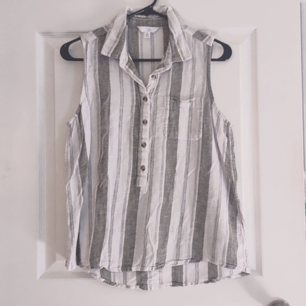 Sleeveless half button shirt